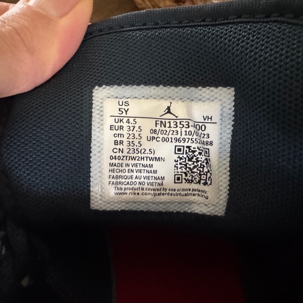 Jordan Kids Air Jordan 1 Mid SE "Take Flight" sneakers, Size 5Y - Picture 3 of 5